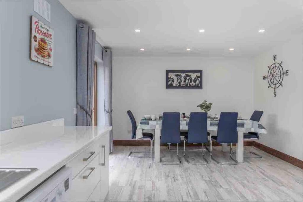 Wonderful Coastal Home In Dingle Town מראה חיצוני תמונה