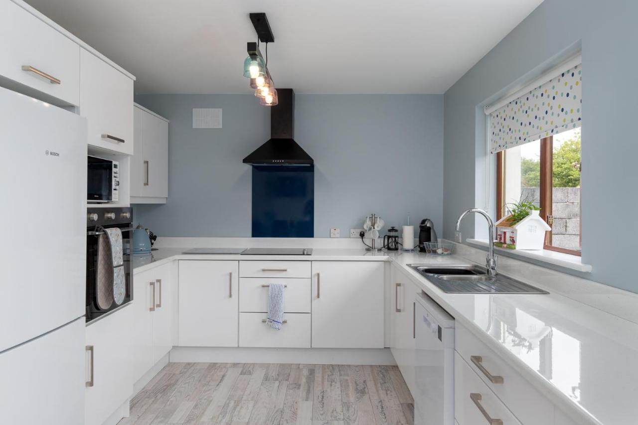 Wonderful Coastal Home In Dingle Town מראה חיצוני תמונה