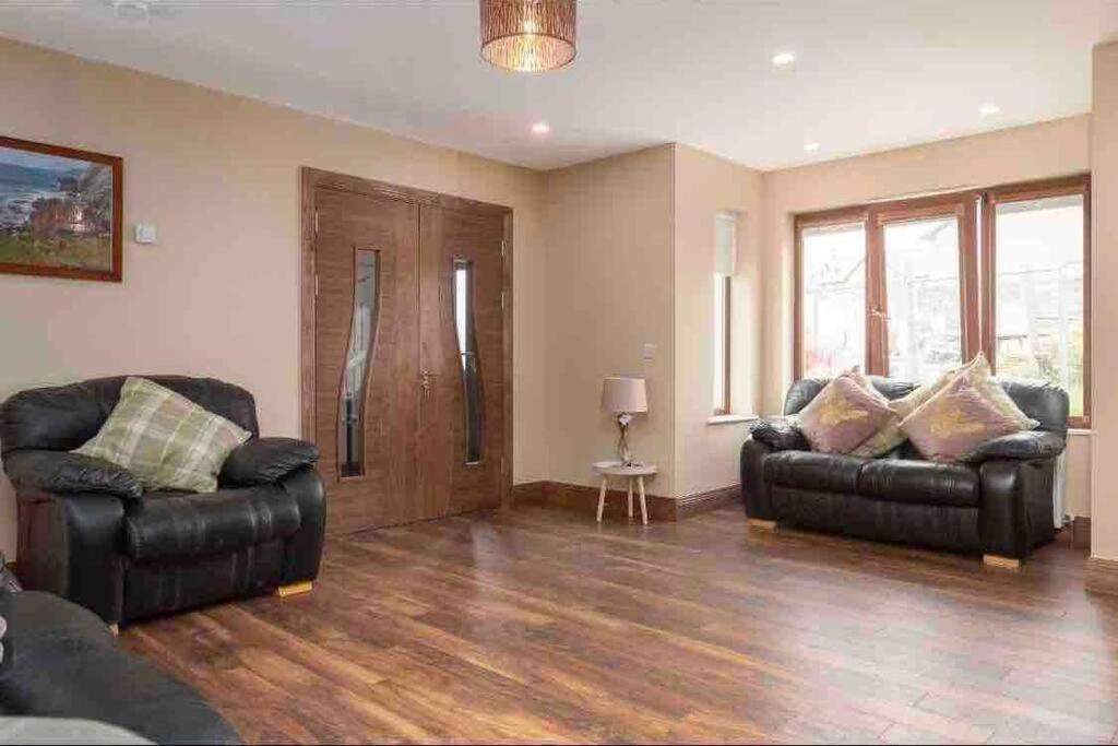 Wonderful Coastal Home In Dingle Town מראה חיצוני תמונה