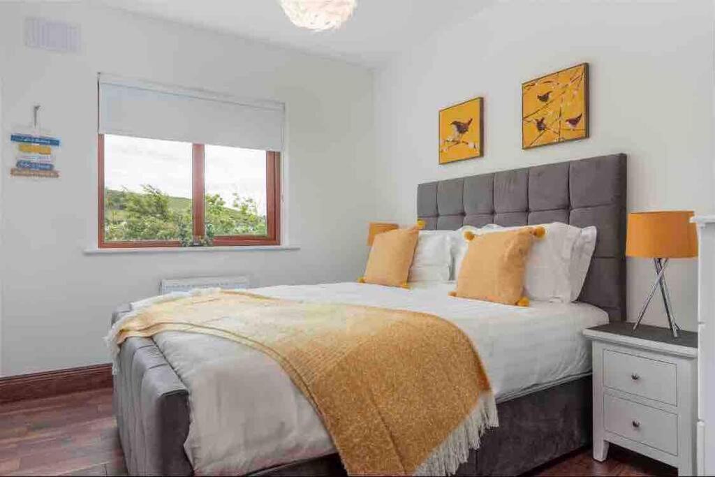 Wonderful Coastal Home In Dingle Town מראה חיצוני תמונה
