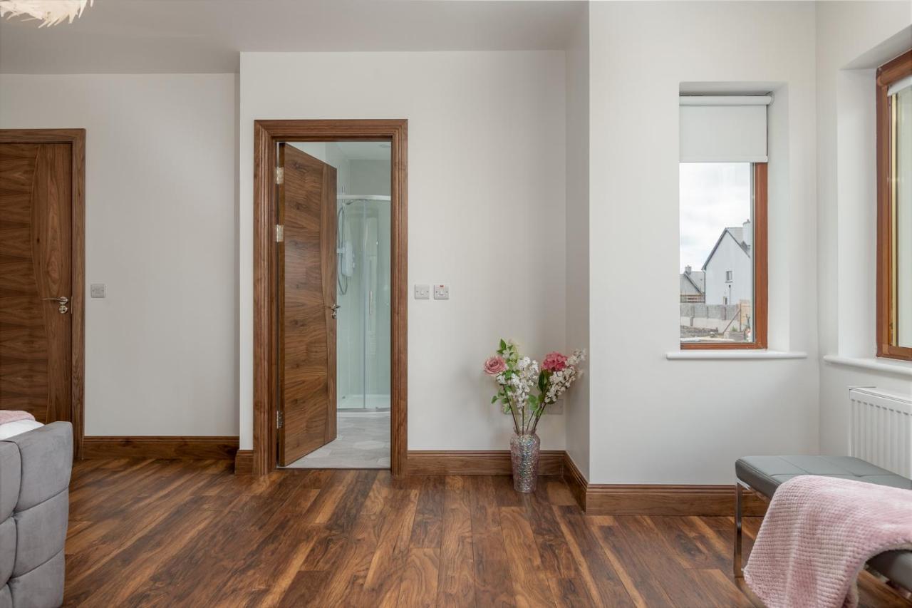 Wonderful Coastal Home In Dingle Town מראה חיצוני תמונה