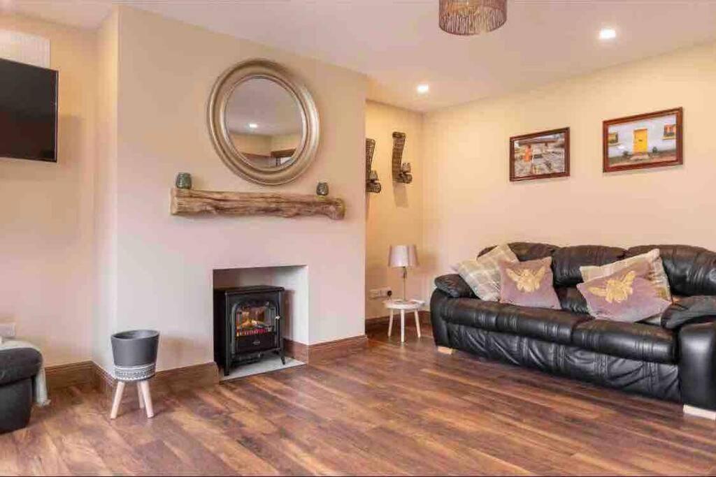 Wonderful Coastal Home In Dingle Town מראה חיצוני תמונה