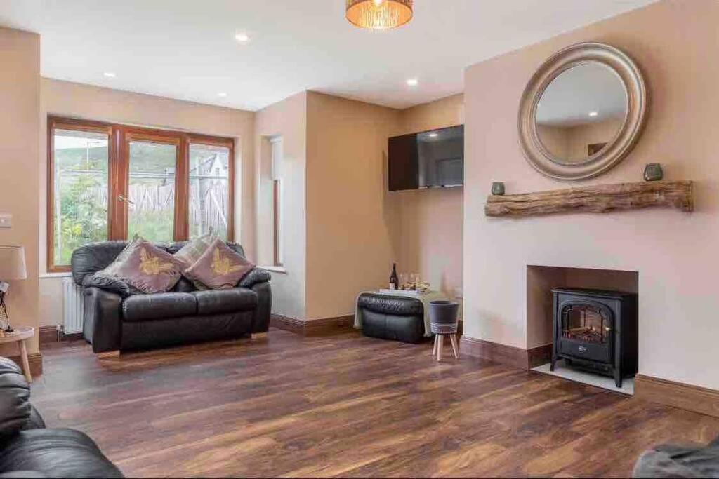Wonderful Coastal Home In Dingle Town מראה חיצוני תמונה